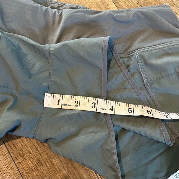 Patagonia grey lightweight mini shorts size S - Picture 7 of 8